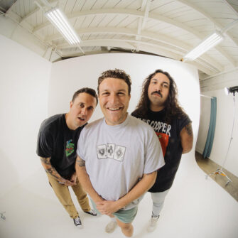 DRAIN droppen die letzte Single „Scared Of Everything And Nothing” vom kommenden Album „…IS YOUR FRIEND“