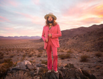 JAY BUCHANAN kündigt sein Debüt-Soloalbum „Weapons of Beauty“ an – und veröffentlicht die erste Single „CAROLINE“