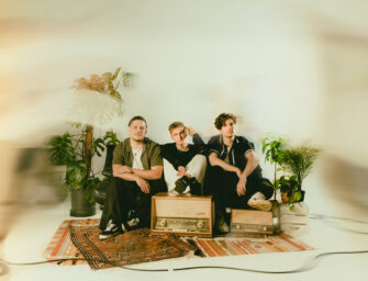 WOODSHIP beweisen: Humor & Ernst gehen zusammen! Neue EP „Transciency“