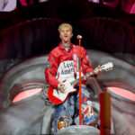 MGK live in München: So war die Lost Americana Show in der Olympiahalle | Konzertreview & Fotos MGK live in München: So war die Lost Americana Show in der Olympiahalle | Konzertreview & Fotos