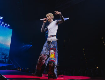 MGK live in München: So war die Lost Americana Show in der Olympiahalle | Konzertreview & Fotos