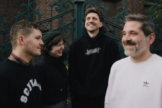 BETWEEN BODIES veröffentlichen mit „Chandelier“ die nächste Single aus „Hands To Hold Each Other“