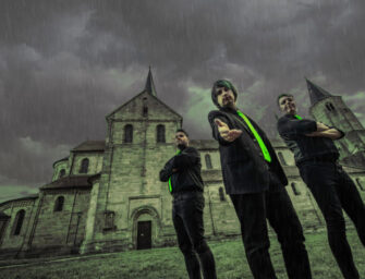 Das Synthpop-Trios ALIENARE mit neuer Single “Flood of Emotions“