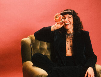 Ina Regen mit neuem Longplayer „Revolution der Liebeslieder“