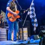 Pomade, Kontrabass und Regen - Dick Brave rockt Dinslaken