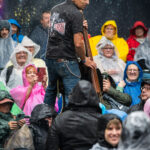 Pomade, Kontrabass und Regen - Dick Brave rockt Dinslaken