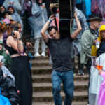 Pomade, Kontrabass und Regen - Dick Brave rockt Dinslaken