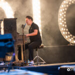 Pomade, Kontrabass und Regen - Dick Brave rockt Dinslaken