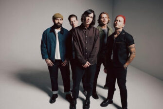 SLEEPING WITH SIRENS mit Lyric-Video zu „Im Coming Home (Big Gulps)“