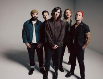 SLEEPING WITH SIRENS mit Lyric-Video zu „Im Coming Home (Big Gulps)“