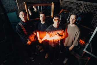FLASH FORWARD feat. EMIL BULLS mit neue Single „Down At The Bottom“